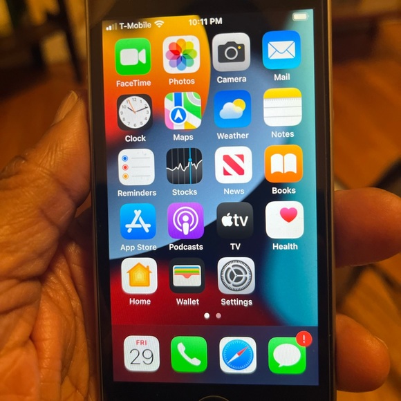 Apple iPhone SE 2016 1st Generation 32GB Unlocked. USB cable & charging block. - Picture 3 of 8